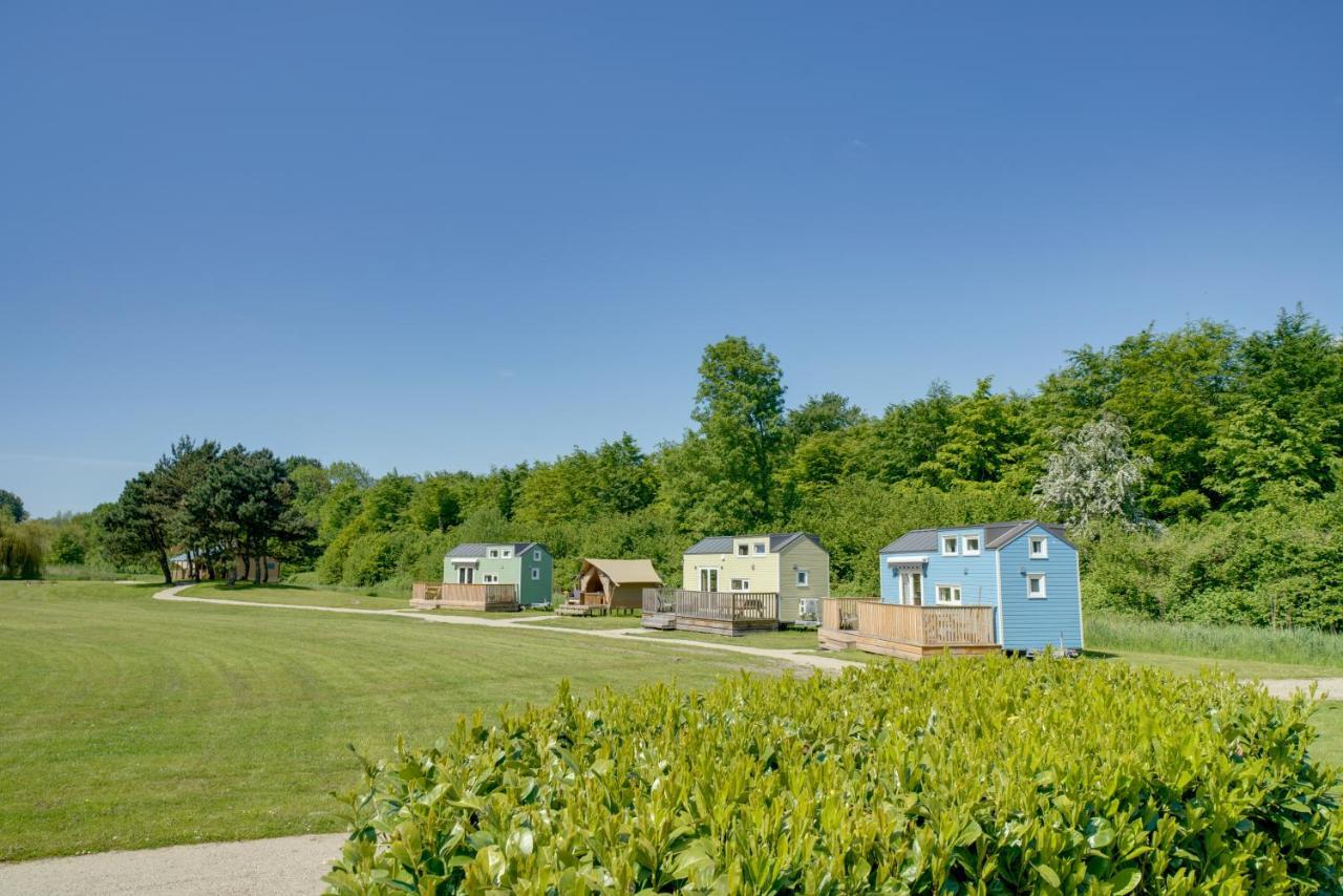 Green Tiny House With Shared Pool เซโวลเดอ ภายนอก รูปภาพ