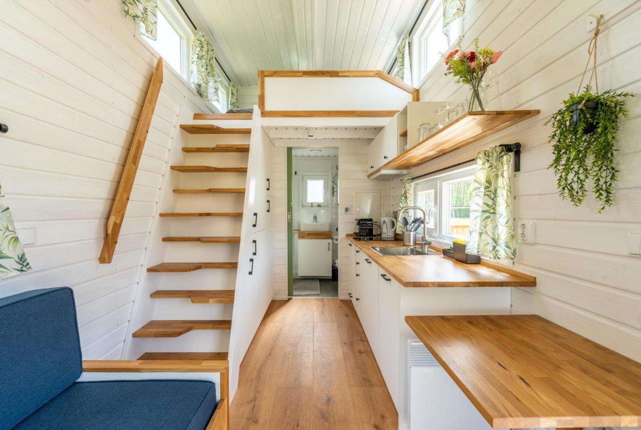 Green Tiny House With Shared Pool เซโวลเดอ ภายนอก รูปภาพ