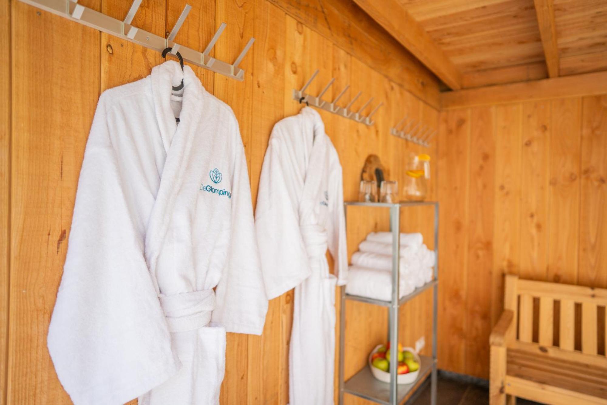 Green Tiny House With Shared Pool เซโวลเดอ ภายนอก รูปภาพ